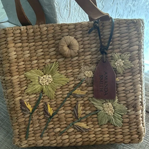 Adorable summer bag! - Picture 2 of 4